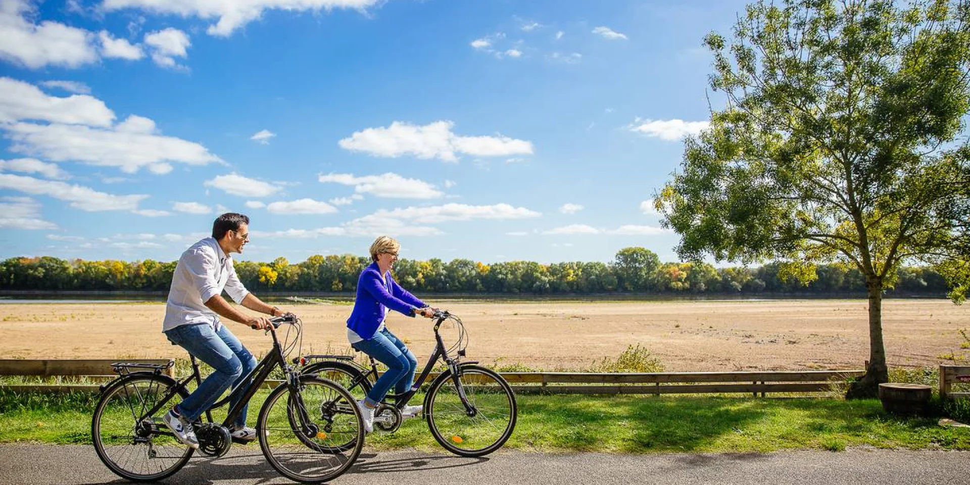 Behuard Velo Angers Loire Tourisme Les Conteurs
