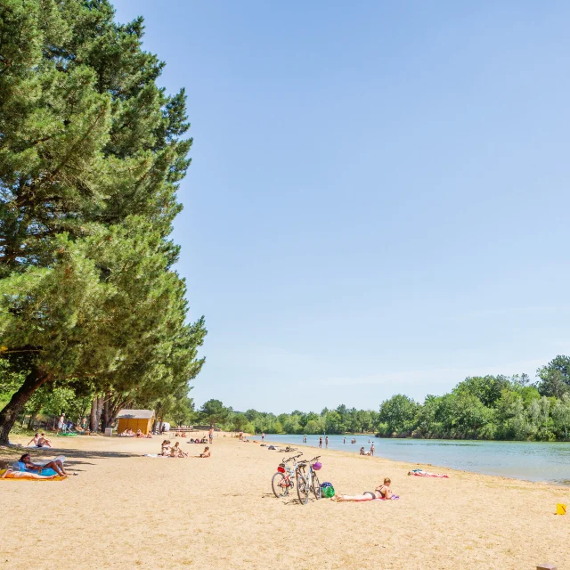 Plage de baignade au parc des Sablières à Ecouflant