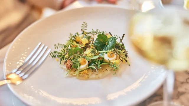Plan rapproché d'une assiette au restaurant Odorico Hotel D'Anjou Angers
