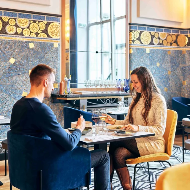 Couple déjeuner au restaurant Odorico de l'Hôtel d'Anjou à Angers pour la St-Valentin