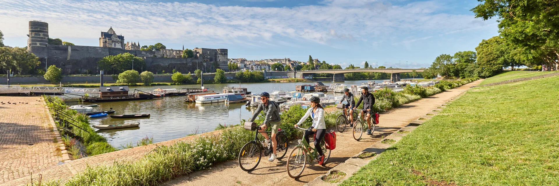 En bicicleta por las orillas del Maine en Angers