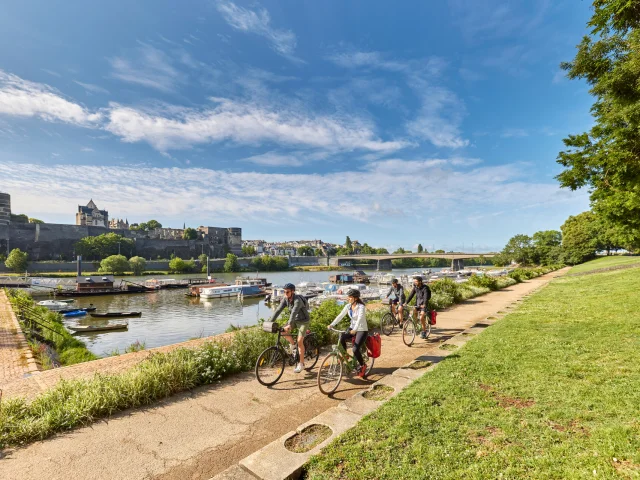 En bicicleta por las orillas del Maine en Angers
