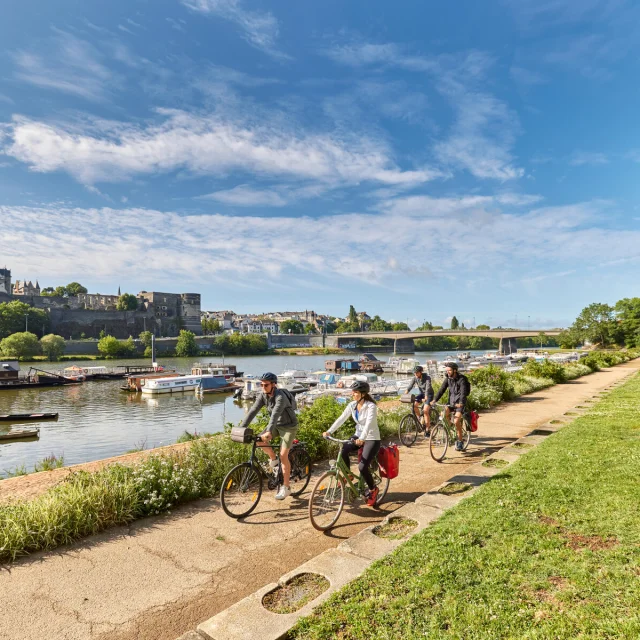 En bicicleta por las orillas del Maine en Angers