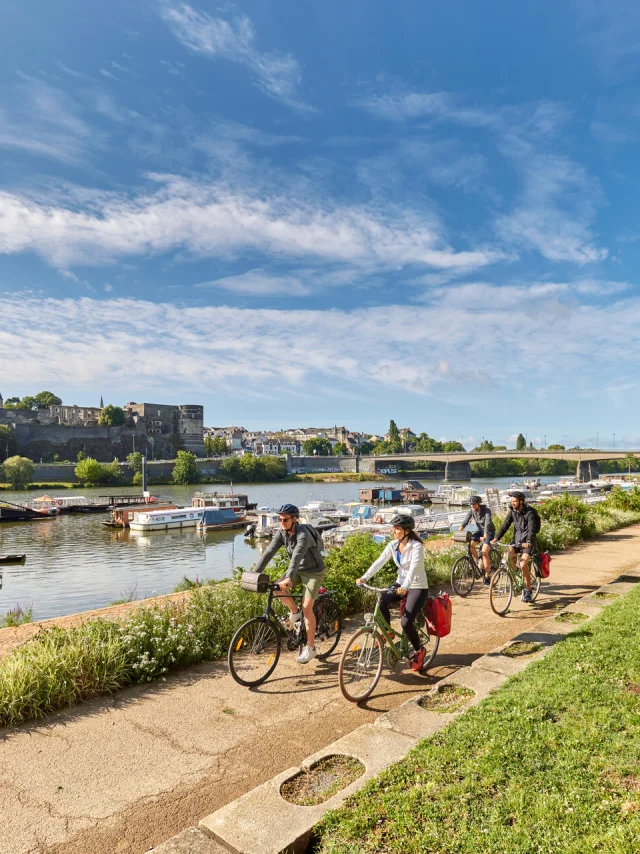 En bicicleta por las orillas del Maine en Angers