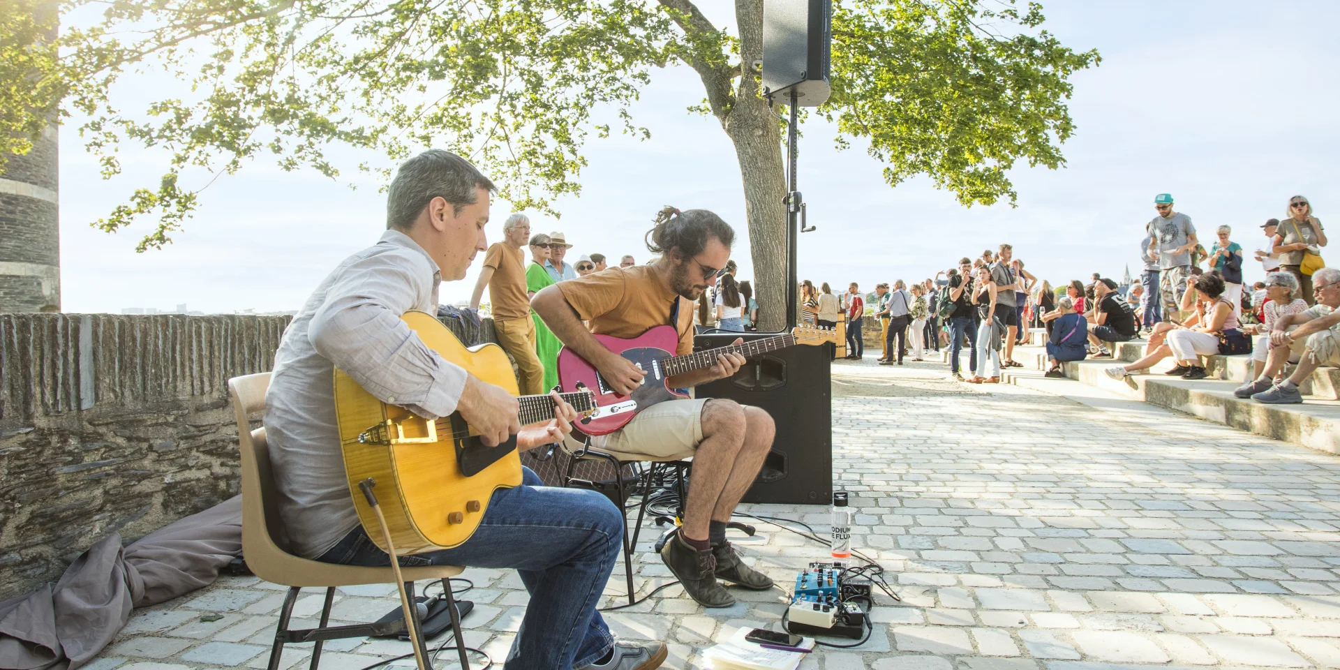 Musiciens pendant les Soirées dégustation, face au château d'Angers