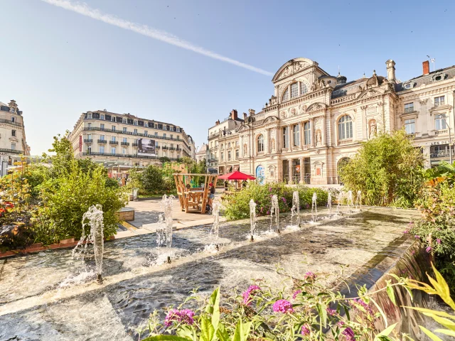 ue sur la fontaine et sur le Grand théâtre