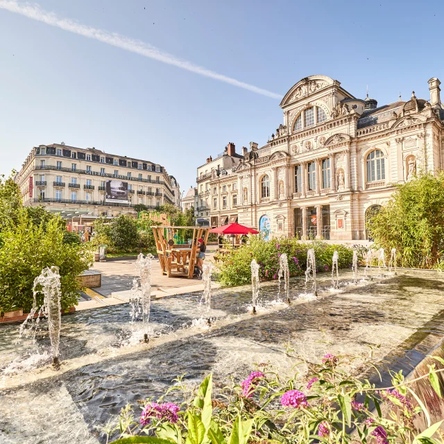 ue sur la fontaine et sur le Grand théâtre