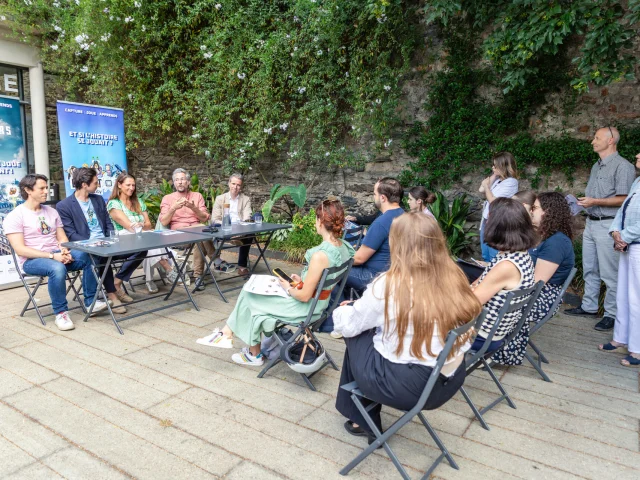 Photo d'ensemble de la conférence de presse