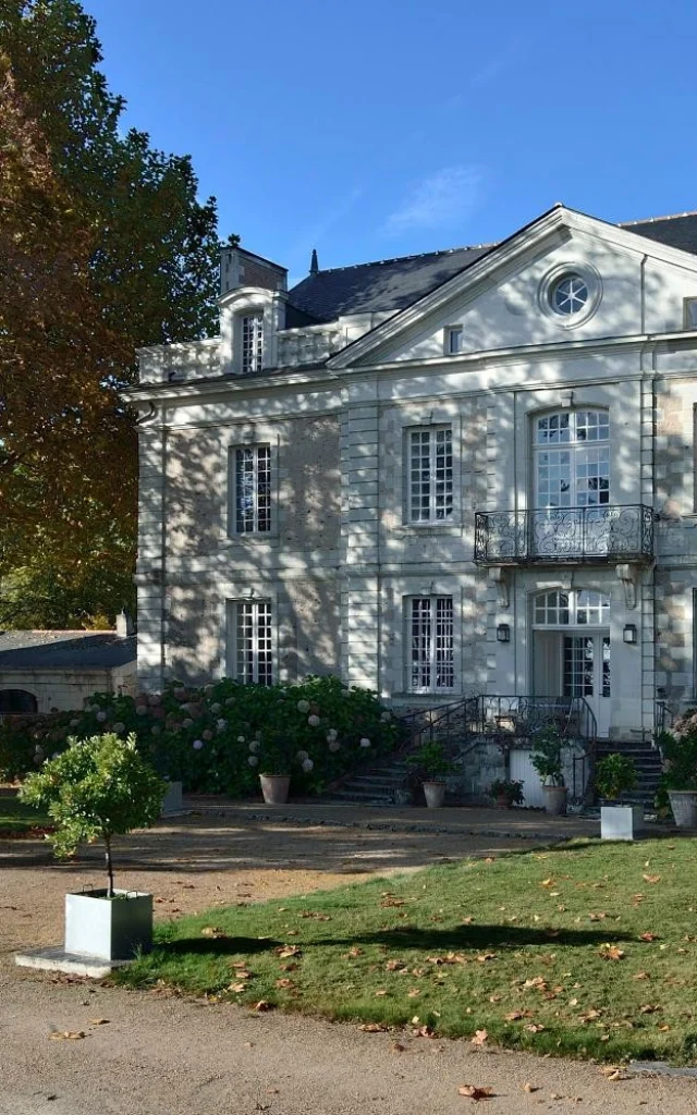 Plan large extérieur du château du Petit Serrant