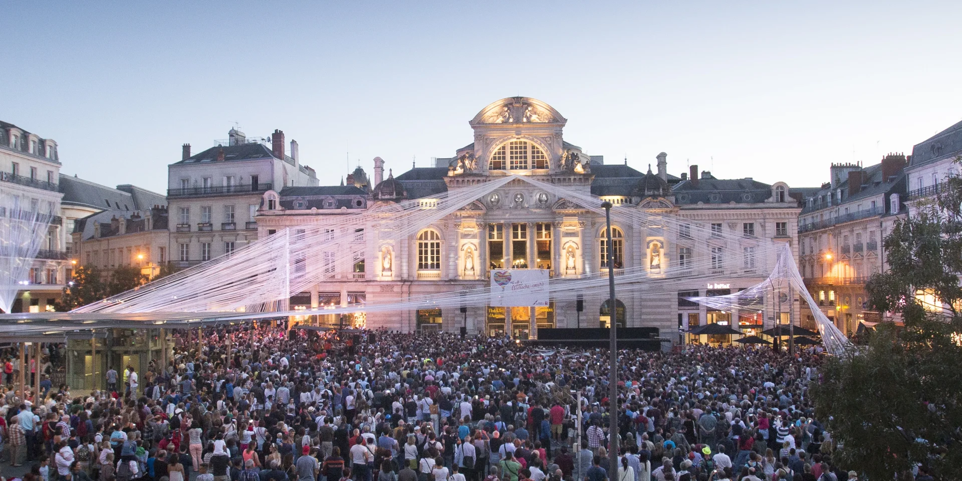 Cérémonie d'ouvertur des Accroche-Cœurs 2016 sur la place du ralliement