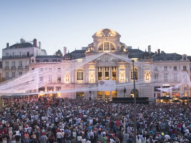 Cérémonie d'ouvertur des Accroche-Cœurs 2016 sur la place du ralliement