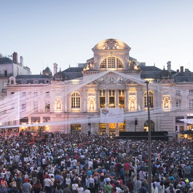 Cérémonie d'ouvertur des Accroche-Cœurs 2016 sur la place du ralliement