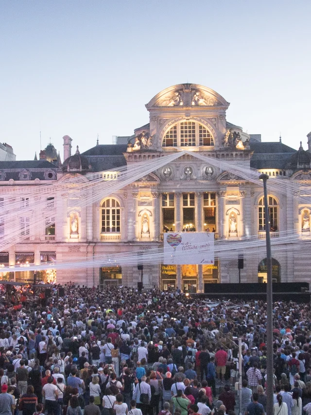 Cérémonie d'ouvertur des Accroche-Cœurs 2016 sur la place du ralliement