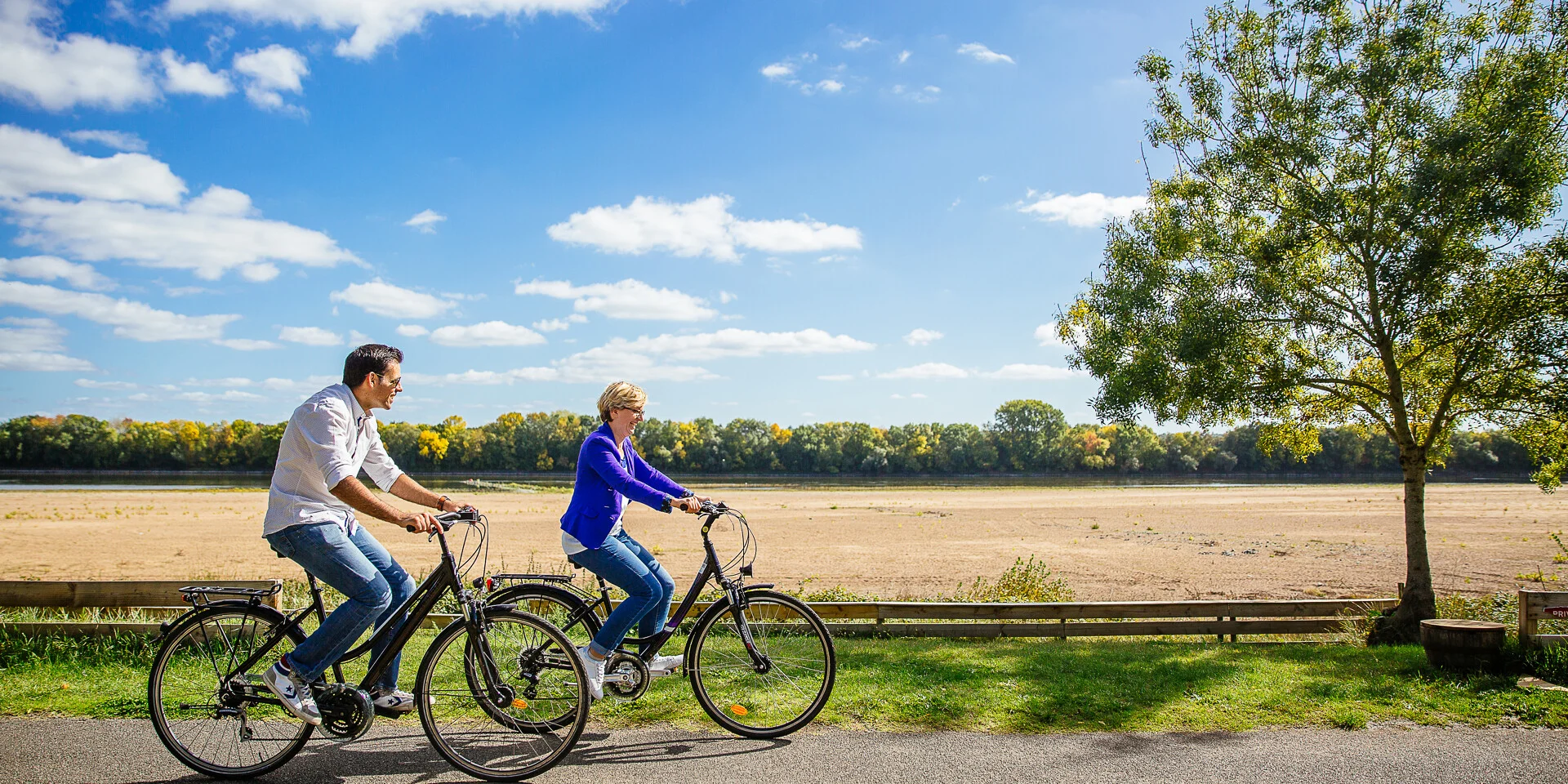 Balade à vélo en amoureux près de Béhuard