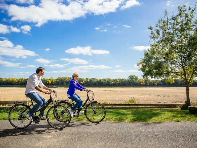 Balade à vélo en amoureux près de Béhuard