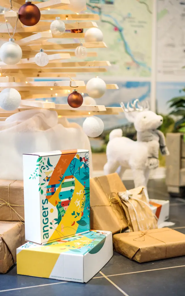 Boîte cadeau de Noël à l'Office de Tourisme Destination Angers