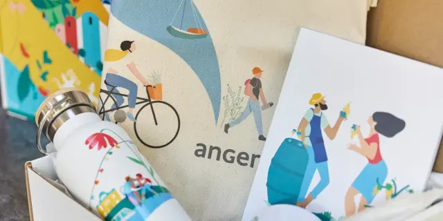 Boîte cadeaux personnalisée avec des produits de la Gamme Angers.