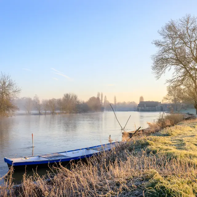 Paysage hivernal du Loir au petit matin