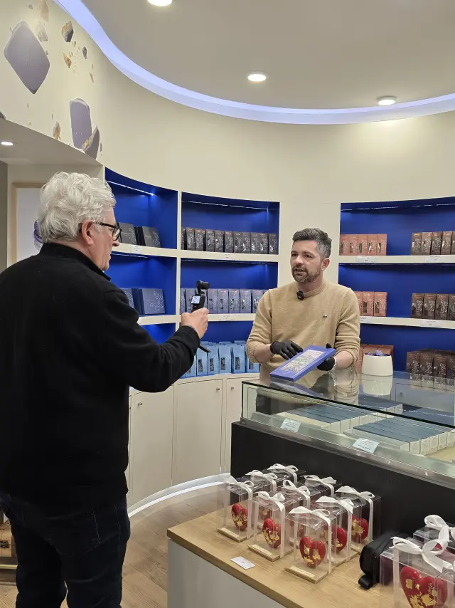 Interview accueil journaliste au Quernon d'Ardoise