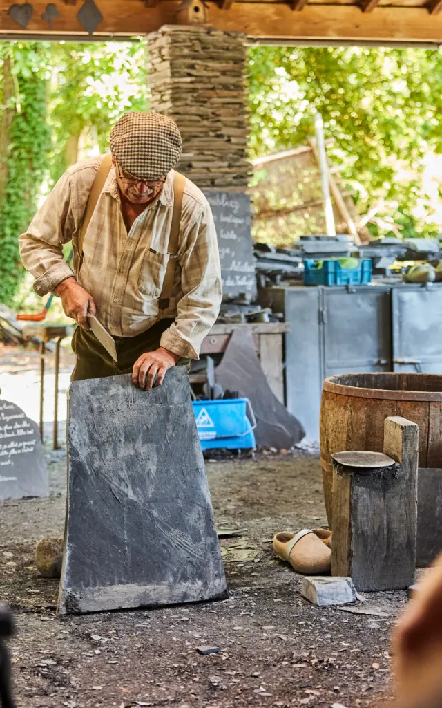 Démonstration de découpe d'ardoise