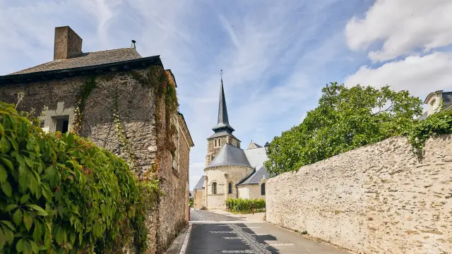Savennieres Vue Sur L Eglise Saint Pierre Et Saint Romain Copyright Alexandre Lamoureux Destination Angers 20532 1920px