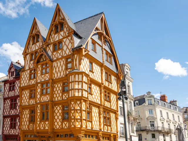 Maison d'Adam au Printemps