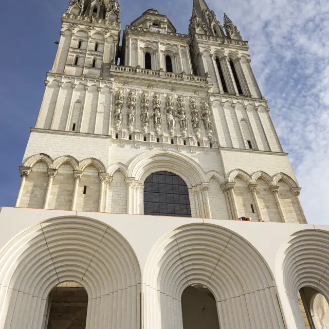 Cathédrale Saint-Maurice, portail Kengo Kuma